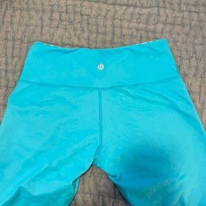 LULULEMON turquoise crop leggings